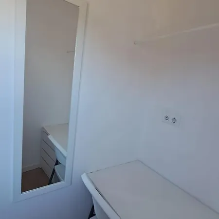 Habitacion 2º Dcha H-1 * Vigo